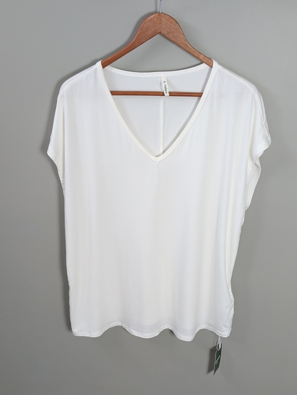 Halara White V-neck Short Sleeve Casual T-shirt Large